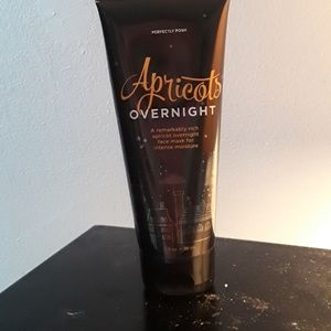 Apricots Overnight Face Mask